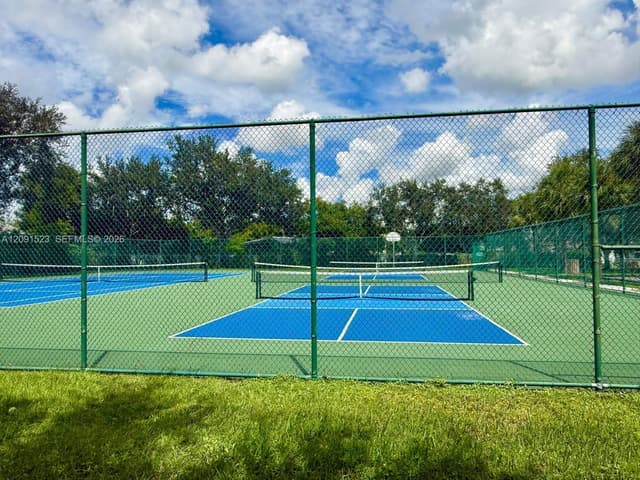6982 Coronado Way, Pembroke Pines FL 33331 - Pembroke Pines, FL - Photo 3