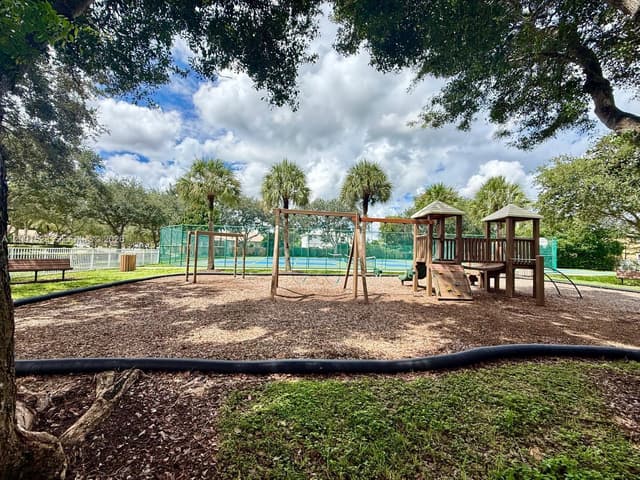 6982 Coronado Way, Pembroke Pines FL 33331 - Pembroke Pines, FL - Photo 5