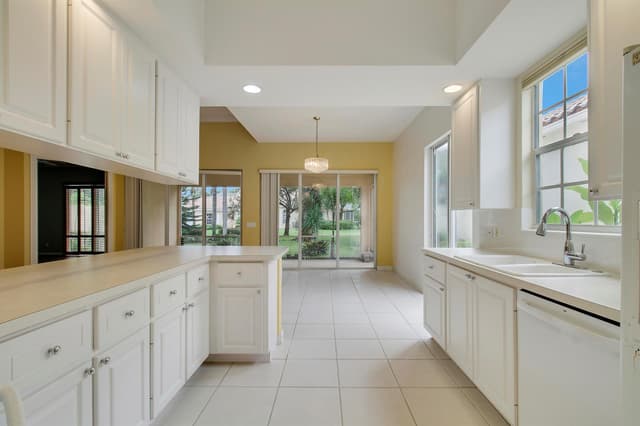 10755 WHARTON Way, Palm Beach Gardens FL 33412 - Palm Beach Gardens, FL - Photo 2
