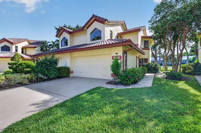 5315 10TH FAIRWAY Drive # 2, Delray Beach FL 33484 - Delray Beach, FL - Photo 2