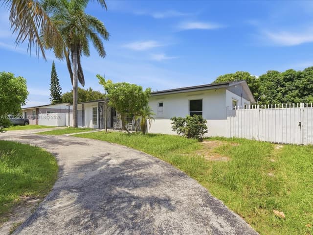10321 Fairway Heights Blvd, Miami FL 33157 - Miami, FL - Photo 4