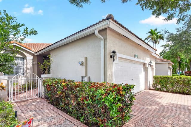 2501 E Aragon Blvd # 1, Sunrise FL 33313 - Sunrise, FL - Photo 4
