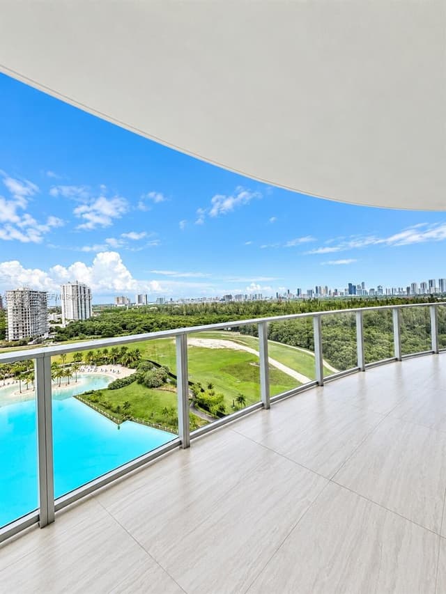 2411 LAGUNA CIR # 1111, North Miami FL 33181 - North Miami, FL - Photo 2
