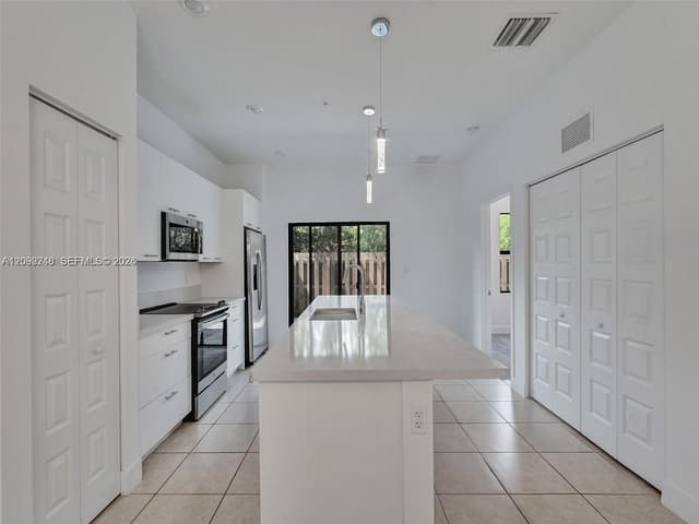 8195 NW 104th Ave # 2, Doral FL 33178 - Doral, FL - Photo 6