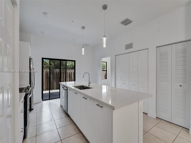 8195 NW 104th Ave # 2, Doral FL 33178 - Doral, FL - Photo 4