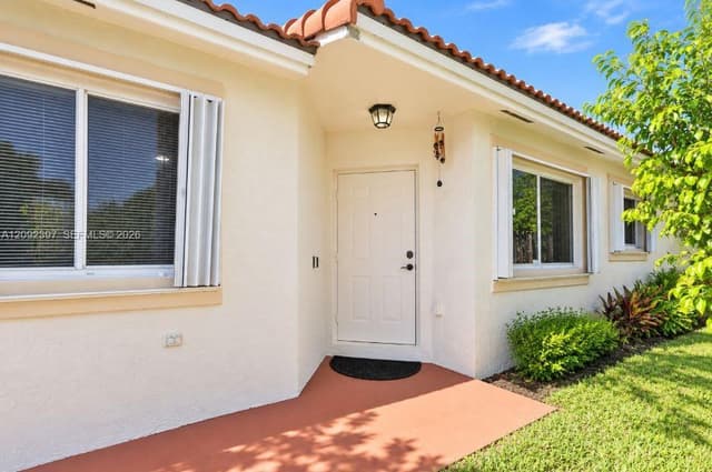 127 Danielle Ct, Weston FL 33326 - Weston, FL - Photo 2