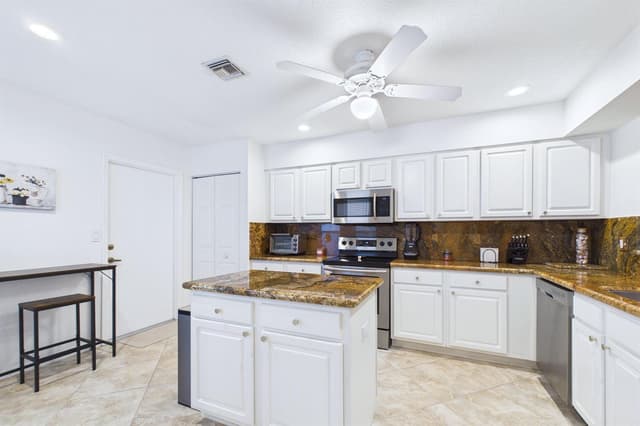 412 Coral Cove Drive, North Palm Beach FL 33408 - North Palm Beach, FL - Photo 4
