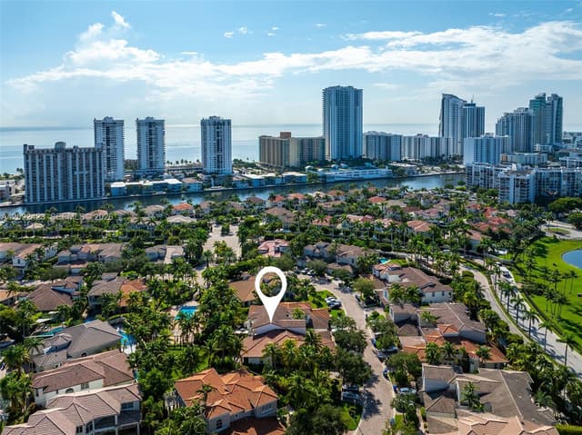887 W Spinnaker Dr W, Hollywood FL 33019 - Hollywood, FL - Photo 7