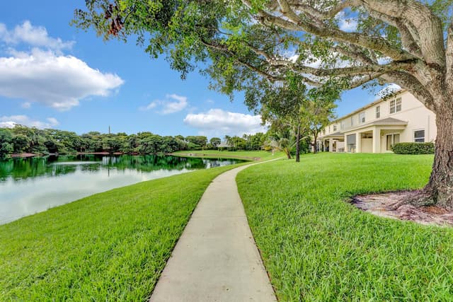 310 Spruce Street, Boynton Beach FL 33426 - Boynton Beach, FL - Photo 5
