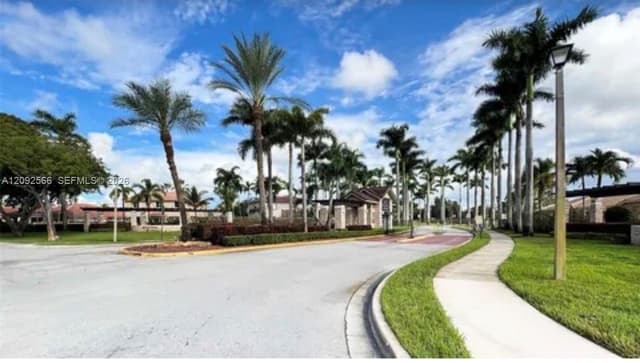 14015 N Forest Oak Cir, Davie FL 33325 - Davie, FL - Photo 3