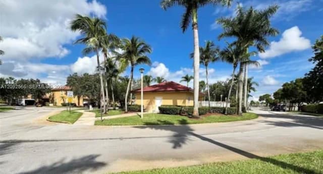 14015 N Forest Oak Cir, Davie FL 33325 - Davie, FL - Photo 5