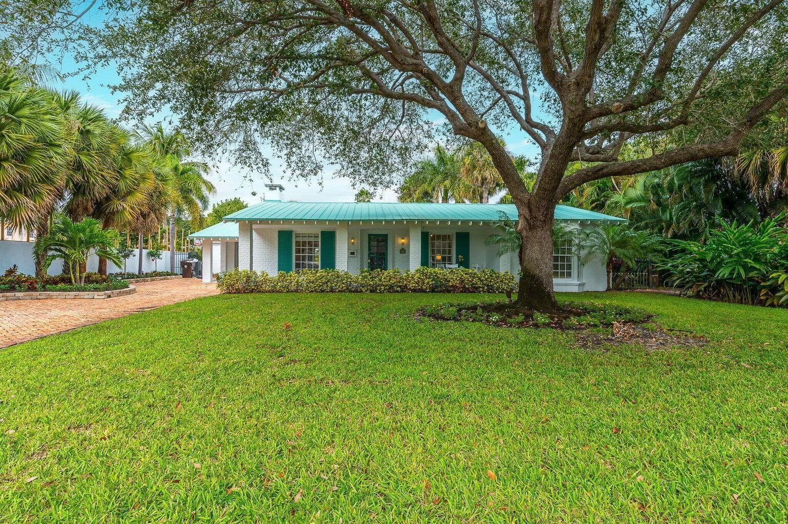 127 MIRAMAR Way, West Palm Beach FL 33405 - West Palm Beach, FL - Photo 1