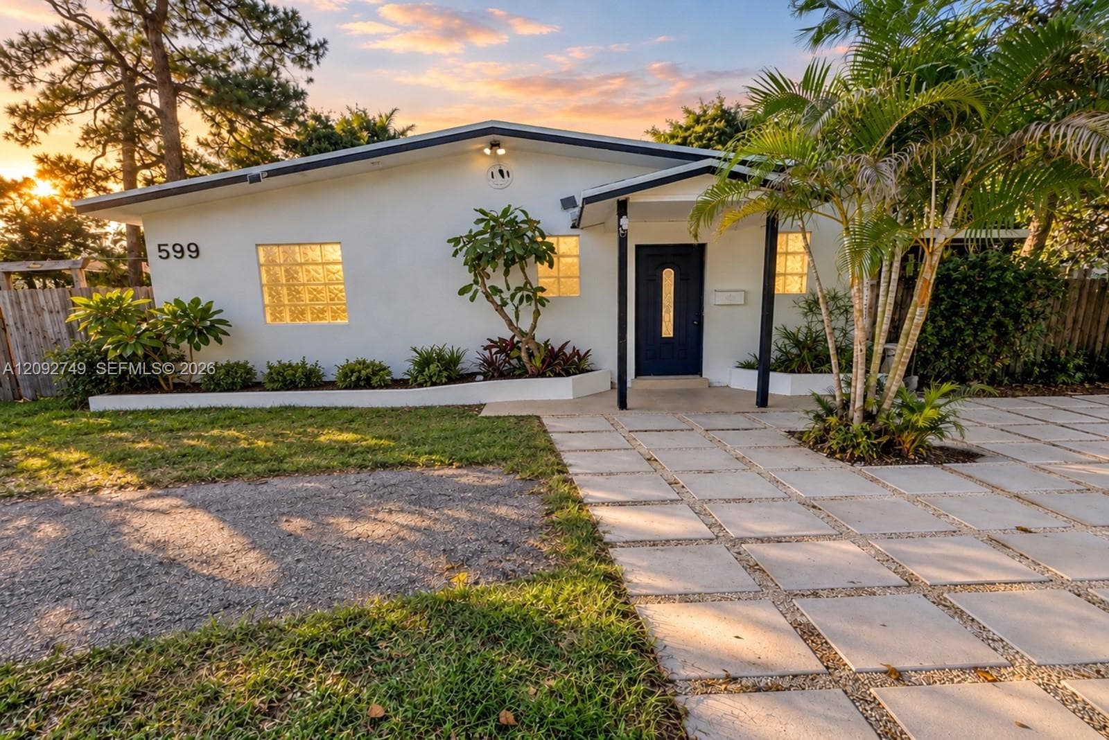 599 NE 35th St, Oakland Park FL 33334