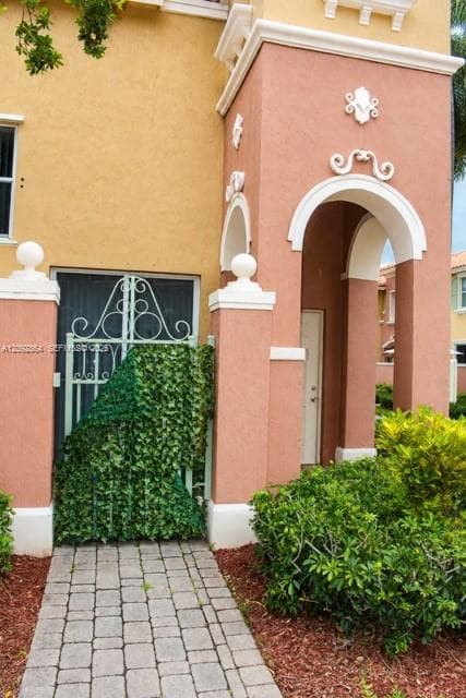 10666 SW 7th St # 2106, Pembroke Pines FL 33025 - Pembroke Pines, FL - Photo 2