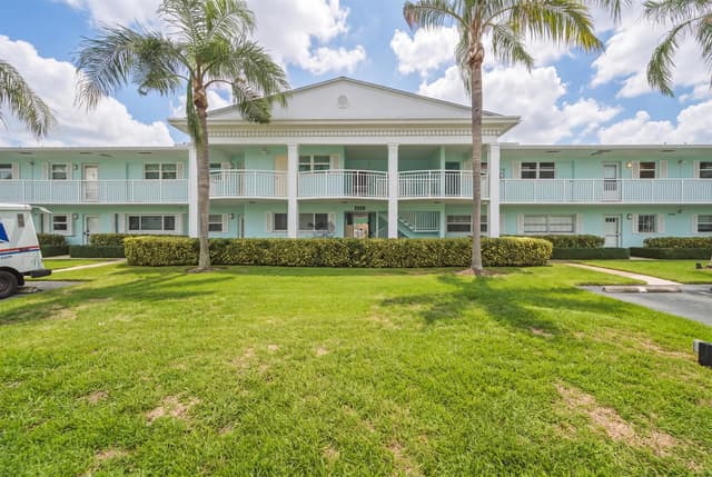 2330 NE 36th Street # 11, Lighthouse Point FL 33064 - Lighthouse Point, FL - Photo 2