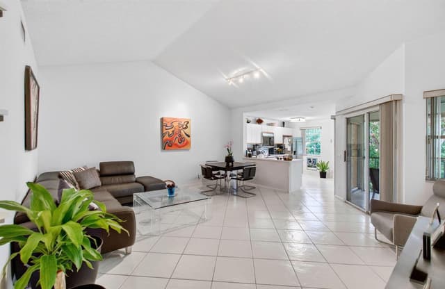 6737 Via Regina, Boca Raton FL 33433 - Boca Raton, FL - Photo 2