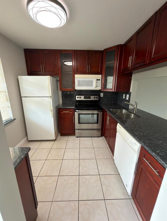 9272 SW 3rd Street # 414, Boca Raton FL 33428 - Boca Raton, FL - Photo 2