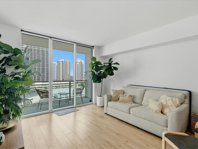 950 Brickell Bay Dr # 1208, Miami FL 33131 - Miami, FL - Photo 5