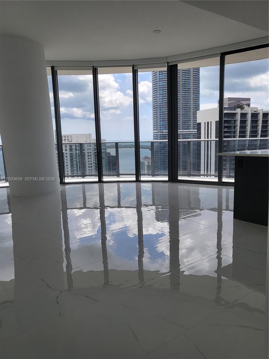 45 SW 9th Street # 4303, Miami FL 33130