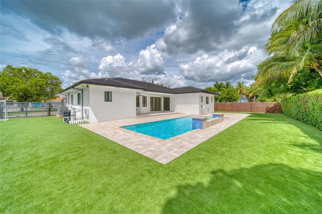 17265 SW 92nd Ct, Palmetto Bay FL 33157 - Palmetto Bay, FL - Photo 2