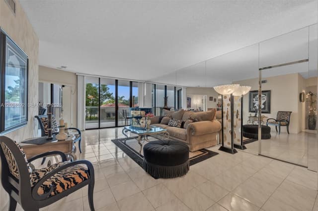 20281 E Country Club Dr # 305, Aventura FL 33180 - Aventura, FL - Photo 3