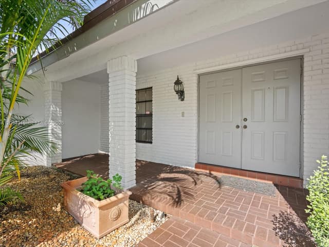1061 Cedar Creek Way, Davie FL 33325 - Davie, FL - Photo 7