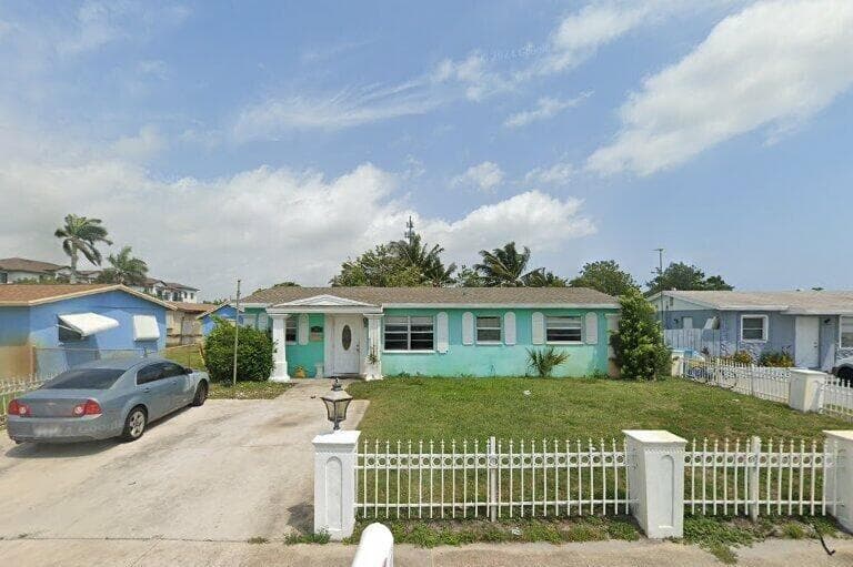 207 NE 6th Avenue, Boynton Beach FL 33435 - Boynton Beach, FL - Photo 1