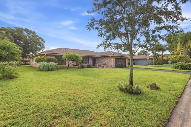 653 NW 100 Ln, Coral Springs FL 33071 - Coral Springs, FL - Photo 2