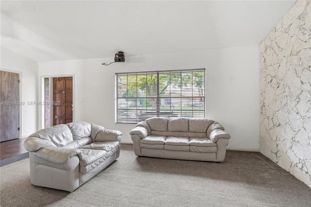 653 NW 100 Ln, Coral Springs FL 33071 - Coral Springs, FL - Photo 5