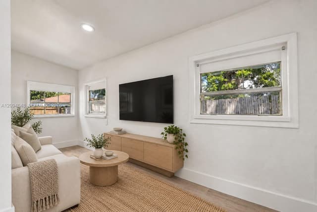 1063 NW 55th Ter, Miami FL 33127 - Miami, FL - Photo 3