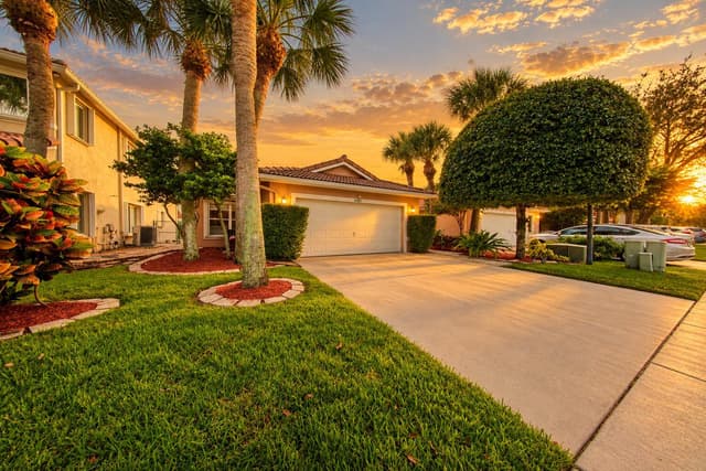 6481 Willoughby Circle, Lake Worth FL 33463 - Lake Worth, FL - Photo 2