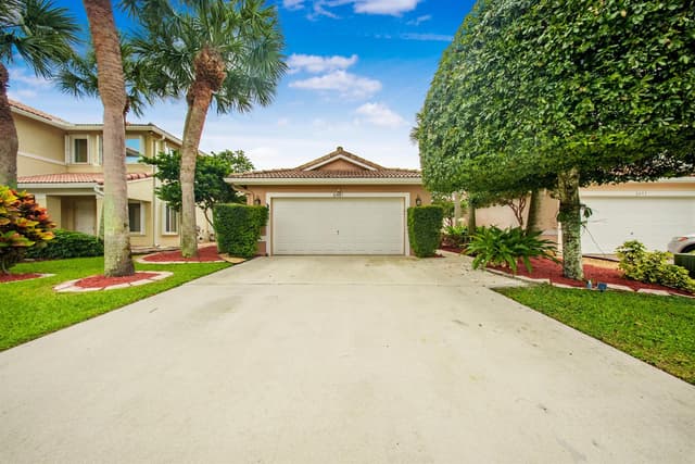 6481 Willoughby Circle, Lake Worth FL 33463 - Lake Worth, FL - Photo 3