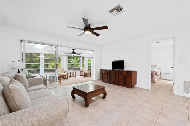 143 SE 7th Street, Deerfield Beach FL 33441 - Deerfield Beach, FL - Photo 5