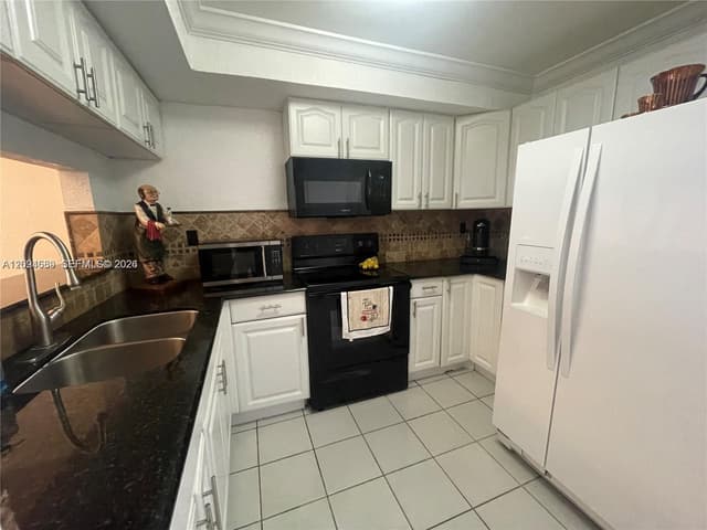 961 W 37th Ter # 30, Hialeah FL 33012 - Hialeah, FL - Photo 3