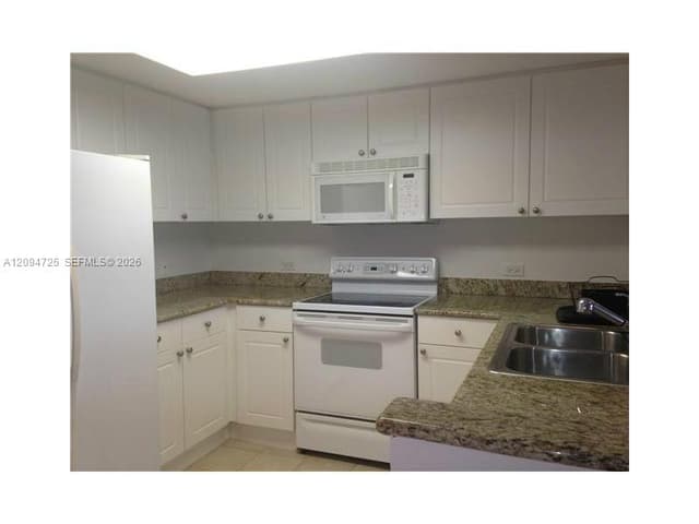 19501 W Country Club Dr # 506, Aventura FL 33180 - Aventura, FL - Photo 2