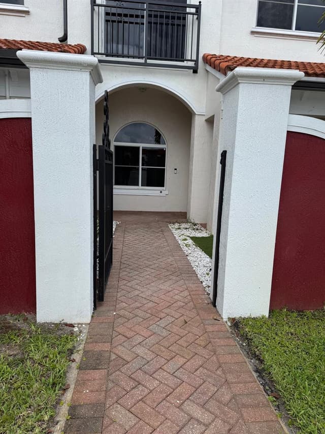 3536 NW 29TH Place # 3536, Lauderdale Lakes FL 33311 - Lauderdale Lakes, FL - Photo 3