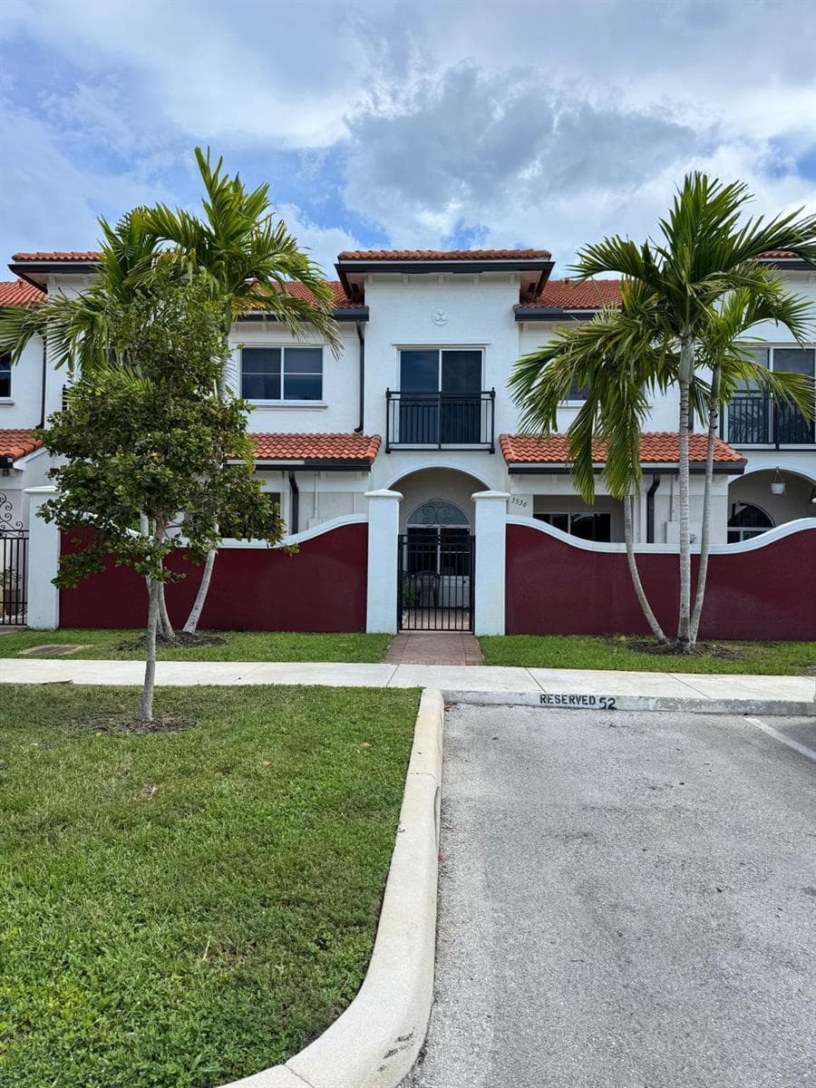 3536 NW 29TH Place # 3536, Lauderdale Lakes FL 33311 - Lauderdale Lakes, FL - Photo 1