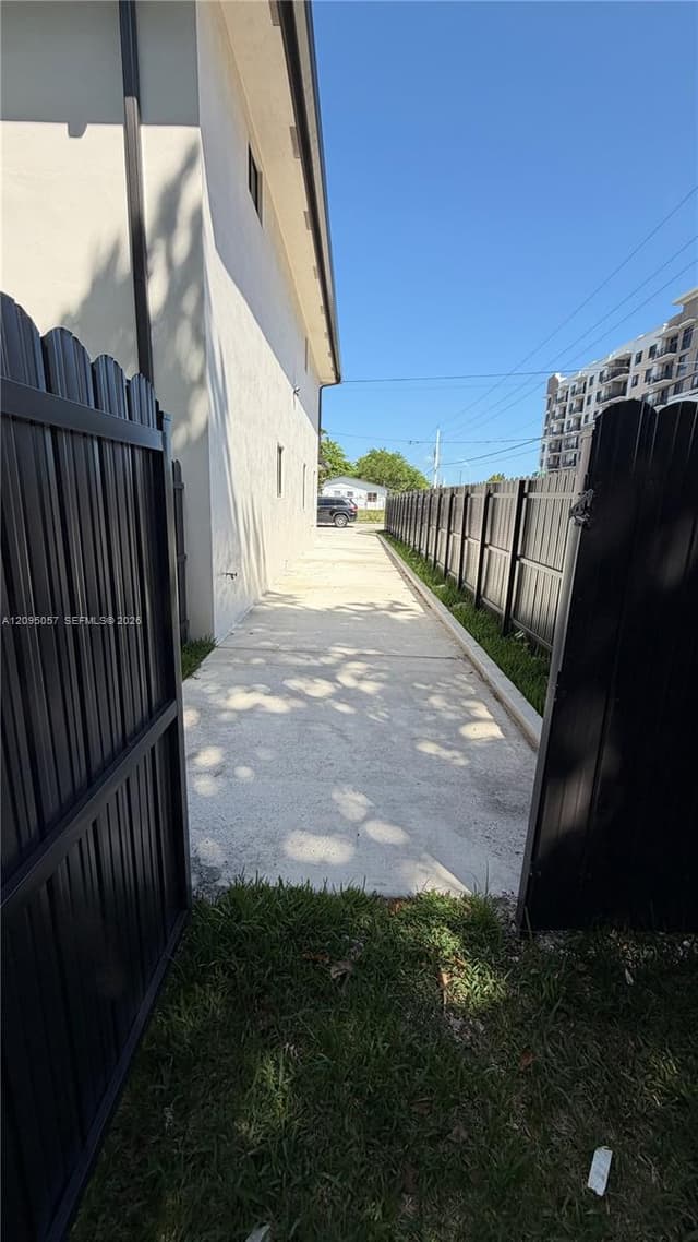 18340 SW 102 PL, Miami FL 33157 - Miami, FL - Photo 2