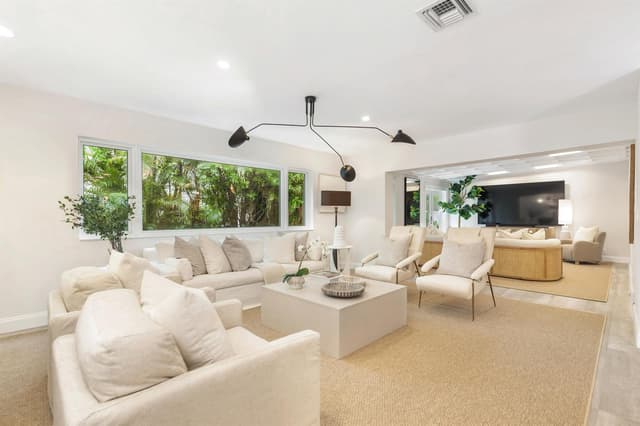 246 ELWA Place, West Palm Beach FL 33405 - West Palm Beach, FL - Photo 2