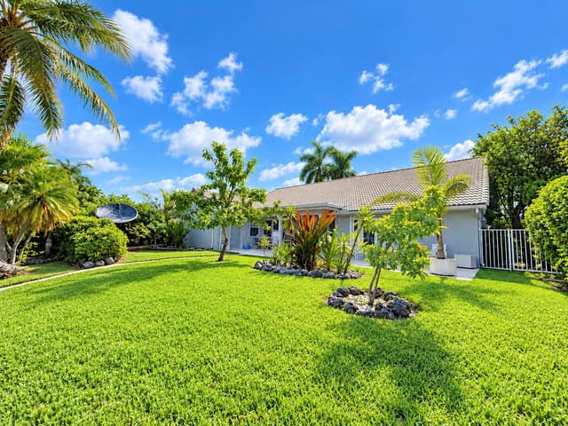 492 NW 162nd Avenue NW, Pembroke Pines FL 33028 - Pembroke Pines, FL - Photo 4