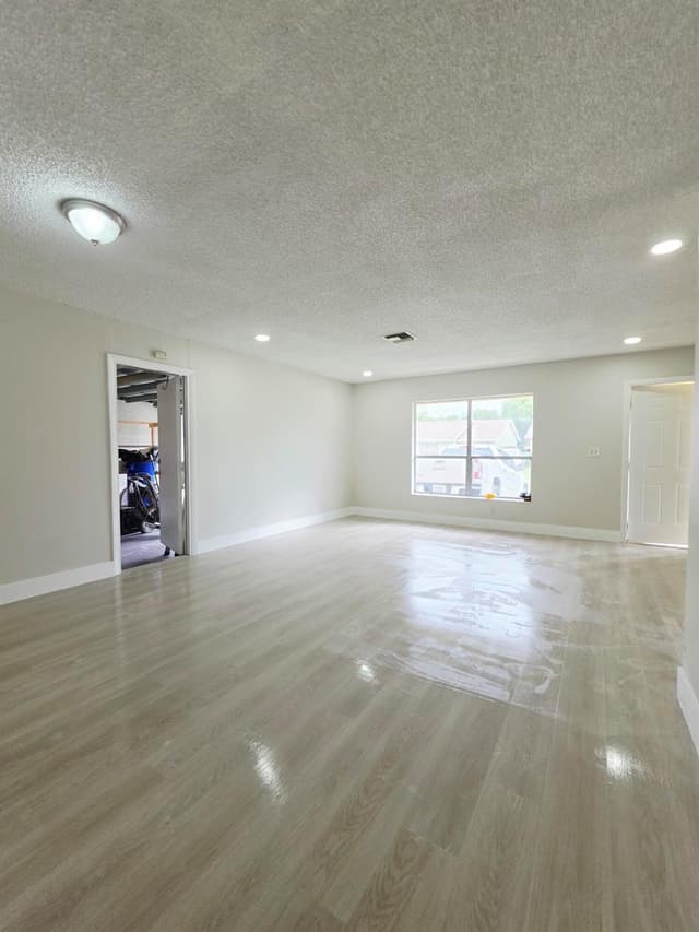 6117 Blue Grass Circle, Lake Worth FL 33463 - Lake Worth, FL - Photo 4