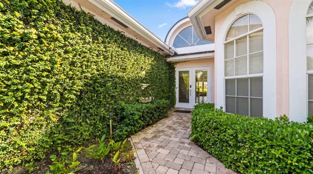 2443 Muir Circle, Wellington FL 33414 - Wellington, FL - Photo 2