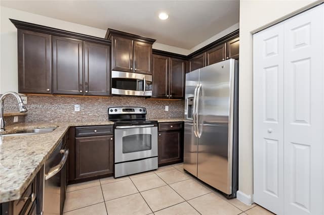 8965 NW 98th Ave, Doral FL 33178 - Doral, FL - Photo 7
