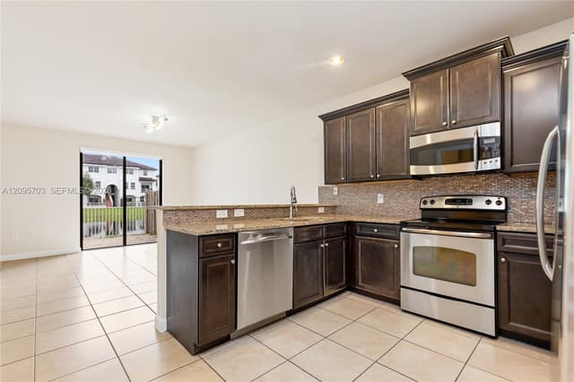 8965 NW 98th Ave, Doral FL 33178 - Doral, FL - Photo 5