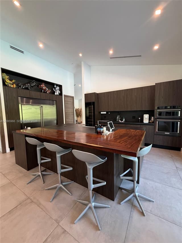 21498 Highland Lakes Blvd, Miami FL 33179 - Miami, FL - Photo 5