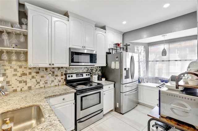 12662 NW 14th St, Sunrise FL 33323 - Sunrise, FL - Photo 5