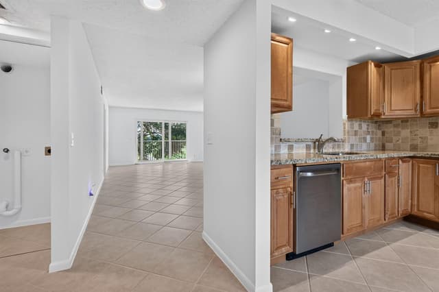 12800 SW 7th Court # 307G, Pembroke Pines FL 33027 - Pembroke Pines, FL - Photo 6