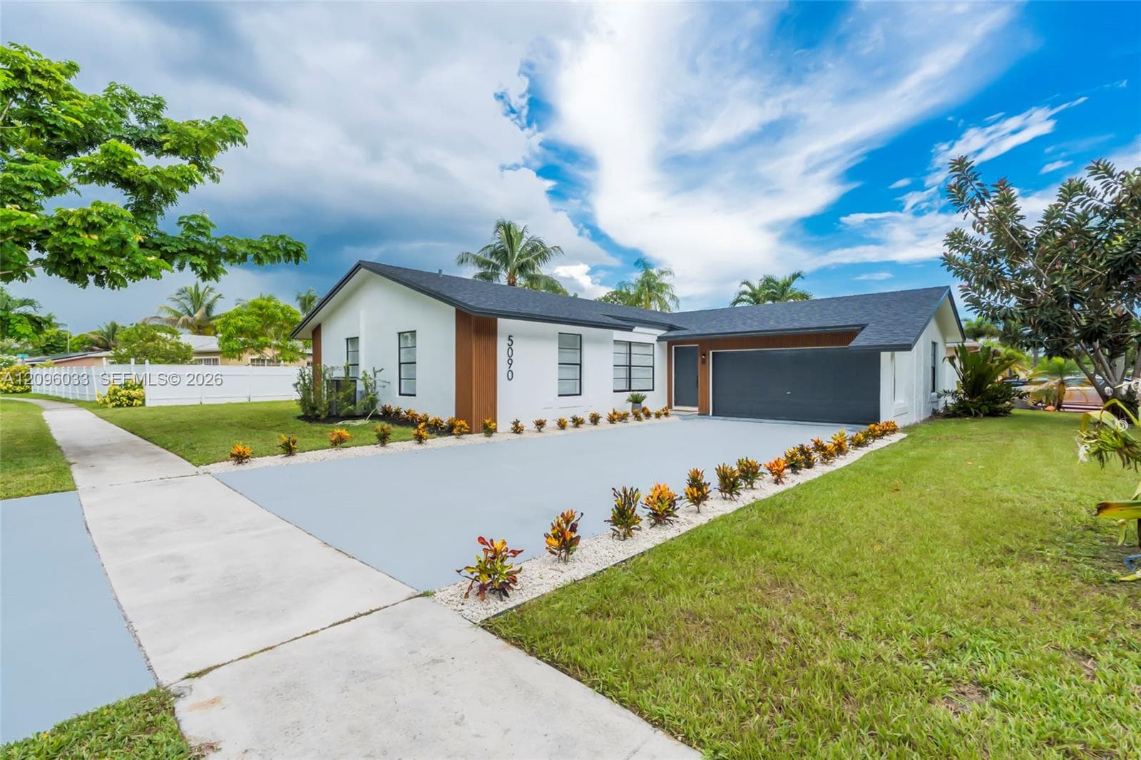 5090 SW 11th St, Margate FL 33068 - Margate, FL - Photo 1