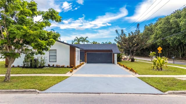 5090 SW 11th St, Margate FL 33068 - Margate, FL - Photo 5