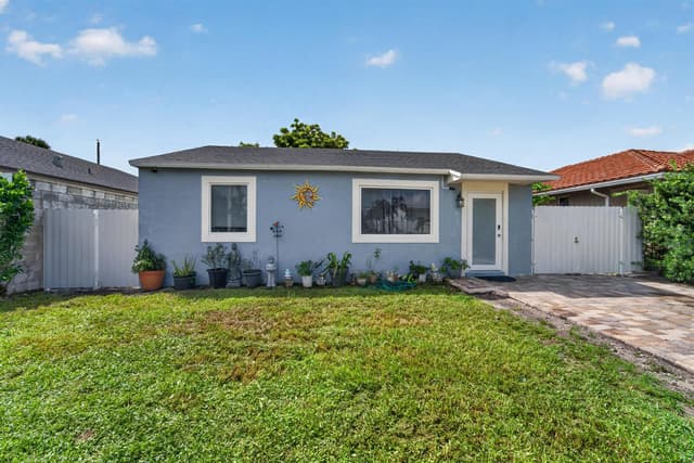 946 Mcintosh Street, West Palm Beach FL 33405 - West Palm Beach, FL - Photo 3